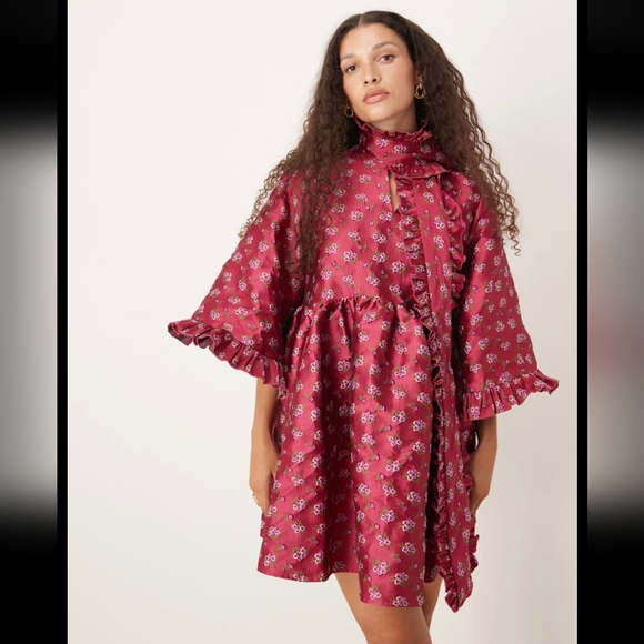 Sister Jane Dresses & Skirts - NWT Sister Jane Red Jacquard Pussybow Canopy Dress